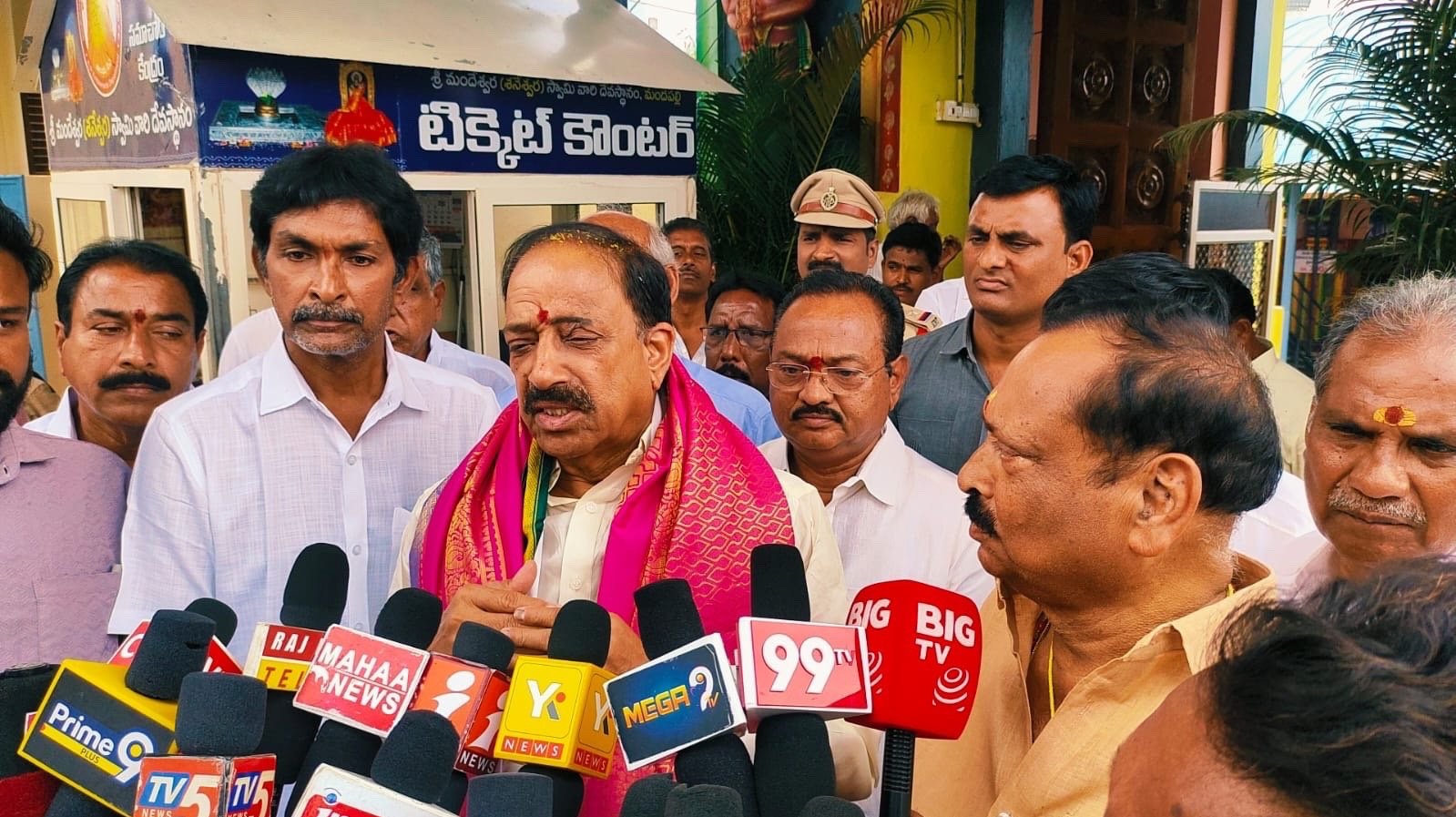 మందేశ్వర స్వామి ని దర్శించుకున్న తెలంగాణ మంత్రి