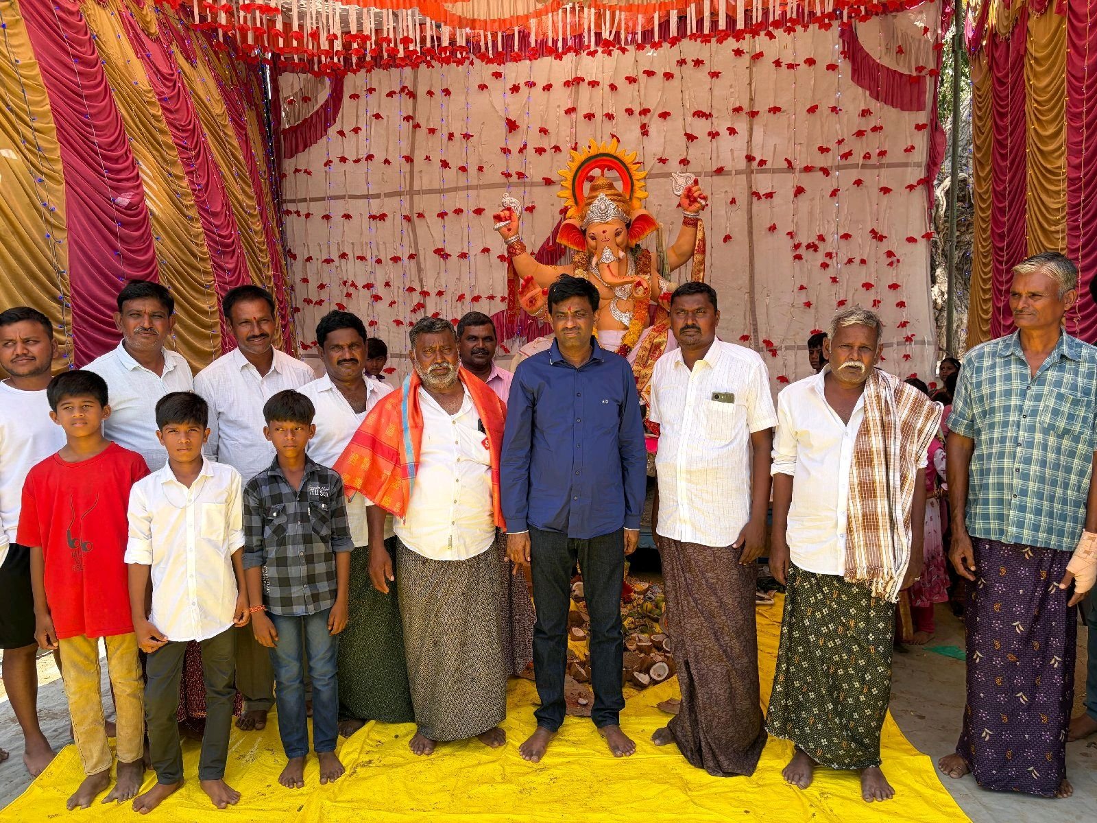 విఘ్నేశ్వరుని పూజలో డీకే బాబు