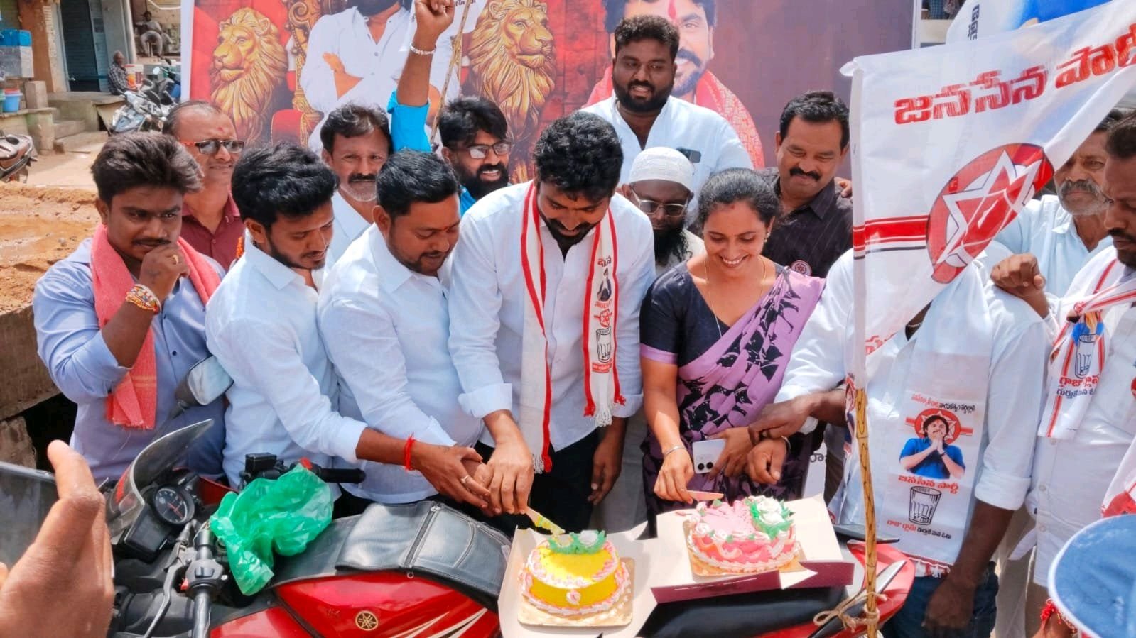 ఘనంగా పవన్ కళ్యాణ్ పుట్టినరోజు వేడుకలో గాలి హరి ప్రసాద్
