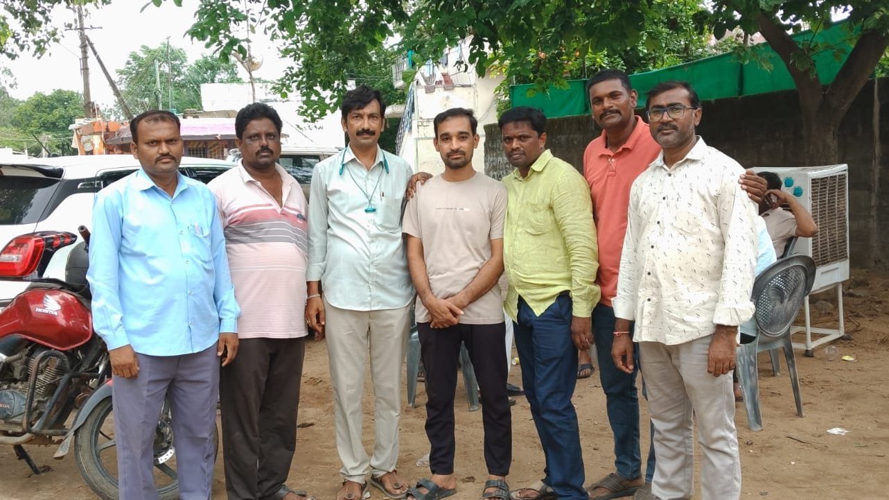 స్నేహ బంధానికి నిలువెత్తు నిదర్శనం ..!!