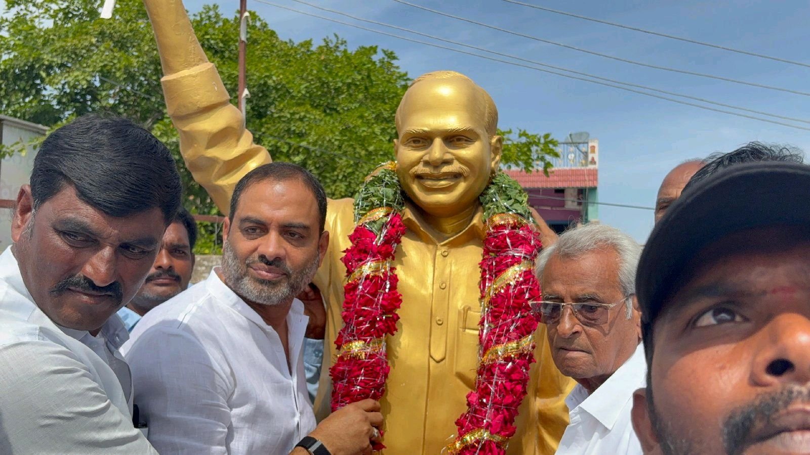 వైఎస్సార్‌కు ఘన నివాళులు