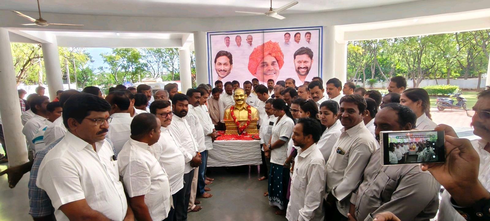 మాజీ ముఖ్యమంత్రి Dr. Y. S.రాజశేఖర్ రెడ్డి 17వ వర్ధంతి