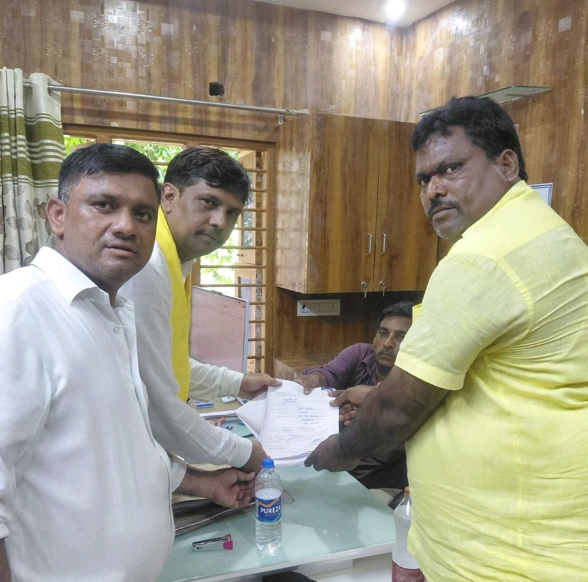 బోయమడుగుల టిడిపి ఎంపిటిసి బుర్రాజు శ్రీనివాస్ నామినేషన్