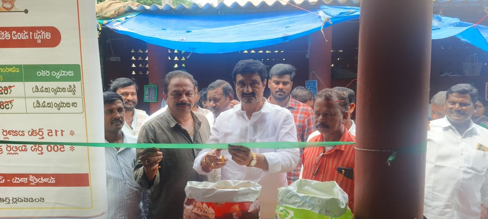 కంచికచర్ల రైతు బజార్లో రైస్ షాపు ప్రారంభించిన కోగంటి
