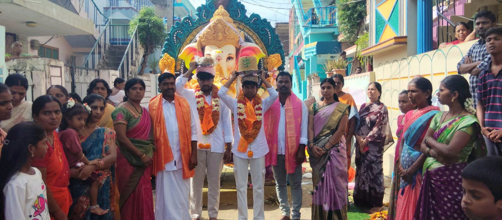 టైగర్ బ్యాచ్ ఆధ్వర్యంలో వినాయకుడు వేలంపాట