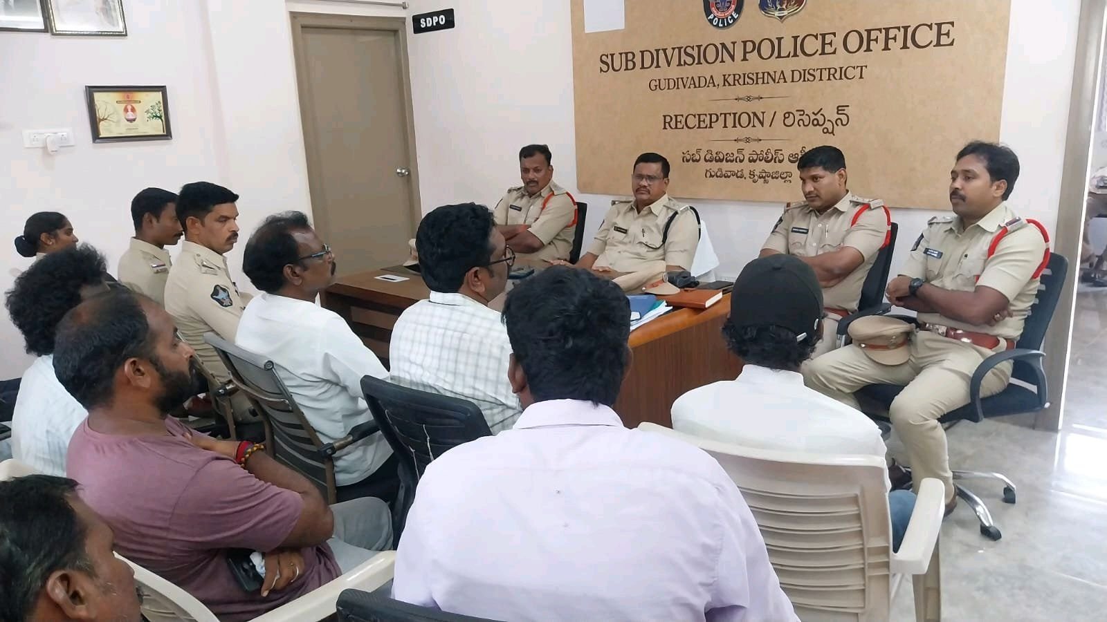 గణేష్‌ ఉత్సవాలపై డీజే నిర్వాహకులకు పోలీసుల సూచనలు