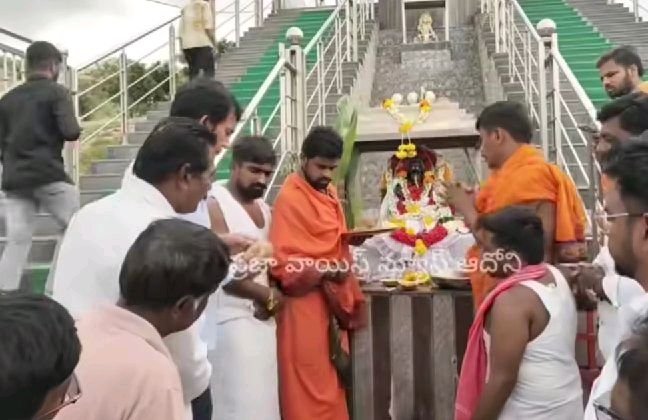 ఆదోని శివారులో ఆంజనేయ స్వామి సన్నిధిన గణేషవిగ్రహ ఏర్పాటు