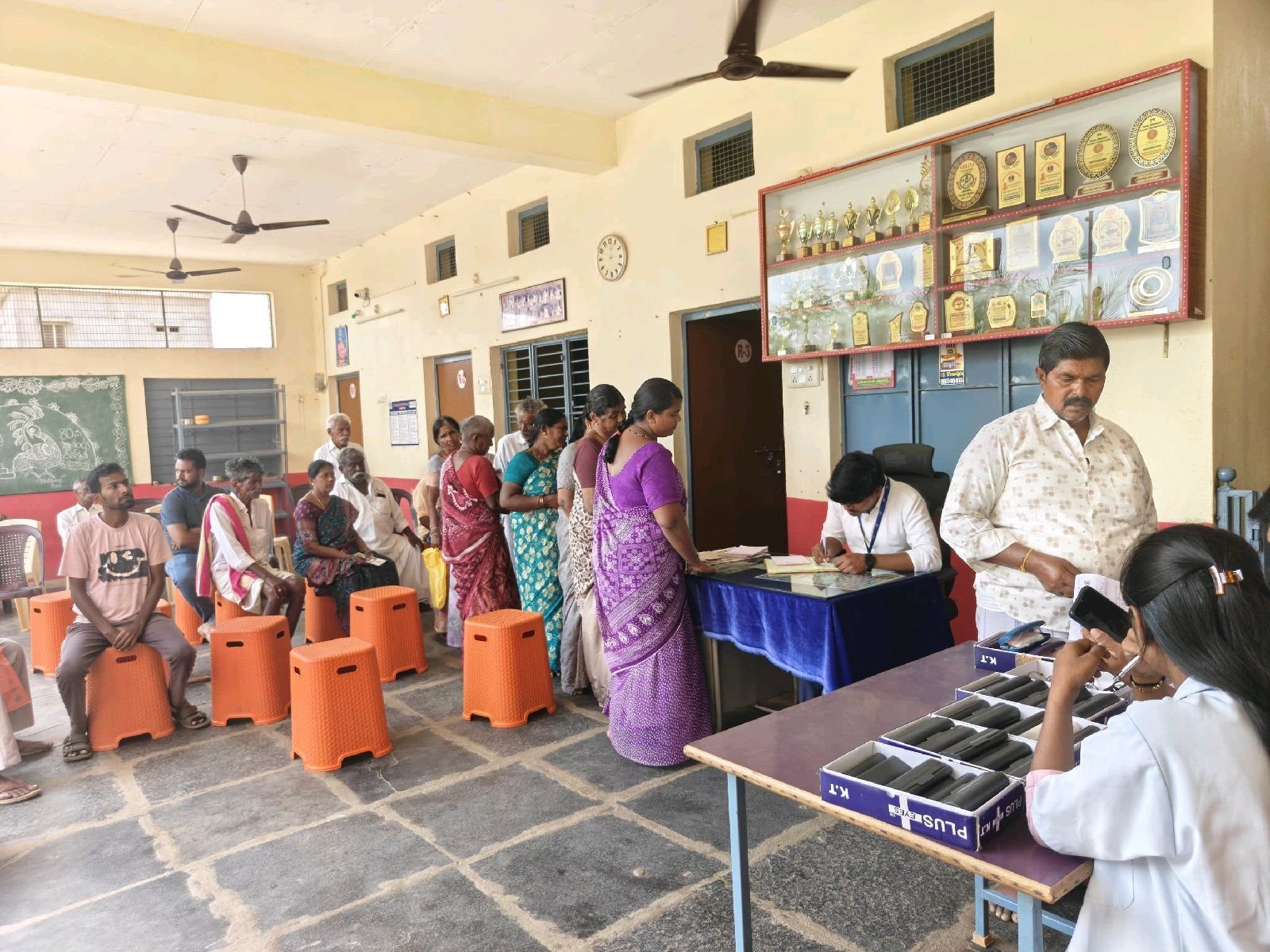కొండాపురంలో ఉచిత కంటి వైద్య శిబిరం