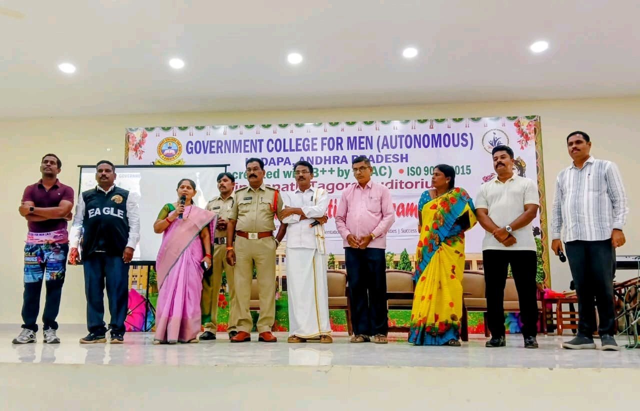కడప ఆర్ట్స్ కాలేజ్ నందు పోలీస్ కళా-జాగృతి బృంద నాటకం