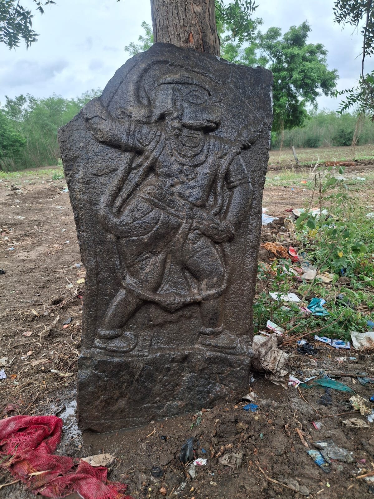 ఆంజనేయ స్వామి రాతి విగ్రహం లభ్యం....