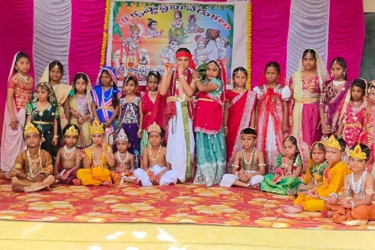 కొండాపురంలో  ఘనంగా శ్రీకృష్ణాష్టమి వేడుకలు