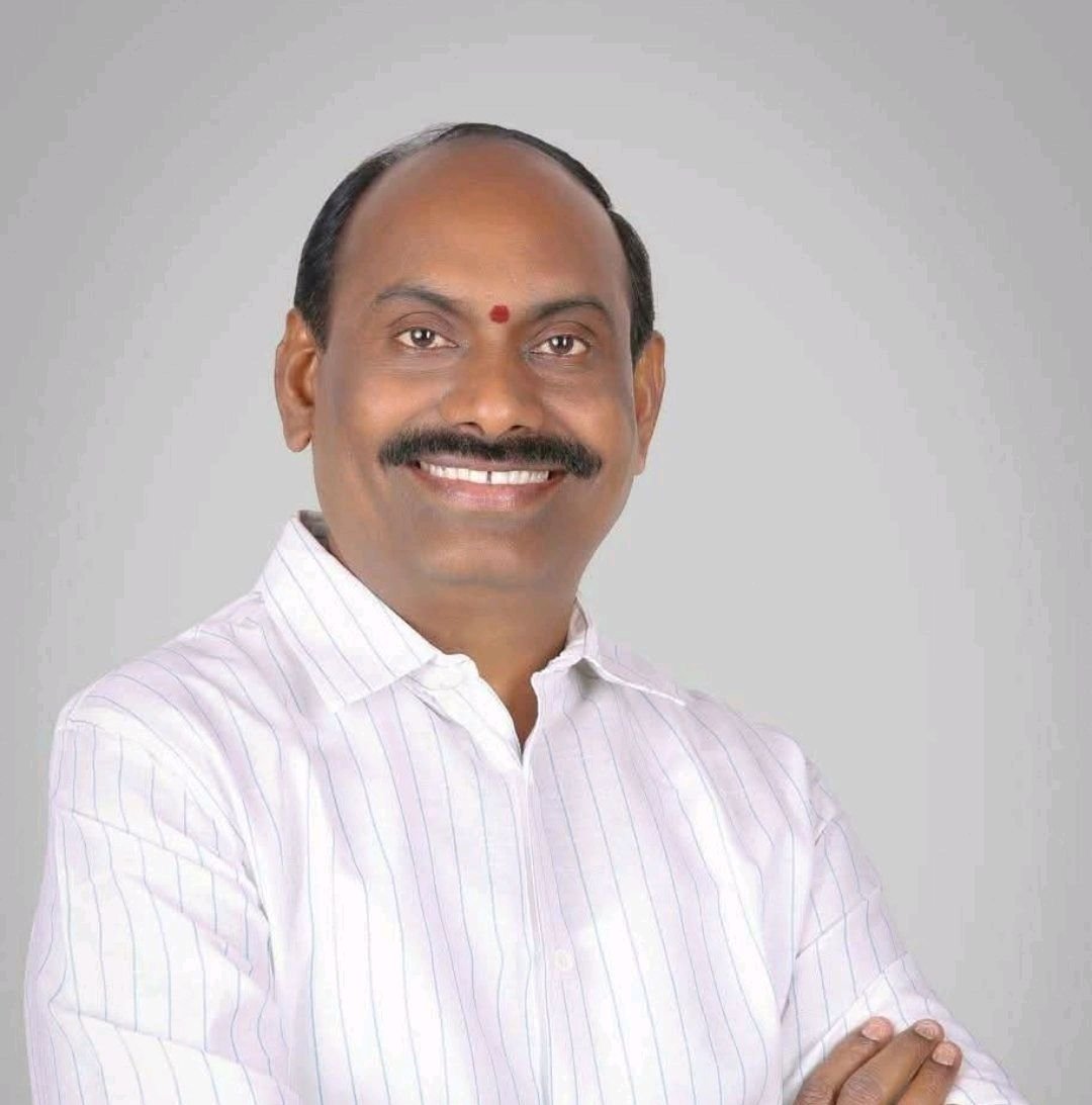 జాన్  10,000 ఆర్థిక సాయం అందించిన డీసీఎం చైర్మన్ శ్యామల
