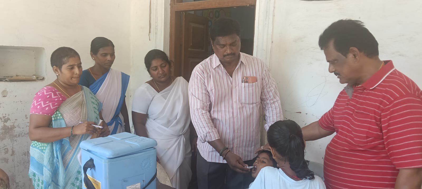 ఐదు ఏళ్ళ లోపు బిడ్డ కుపోలియోచుక్కలు వేద్దాం - వి సురేంద్ర