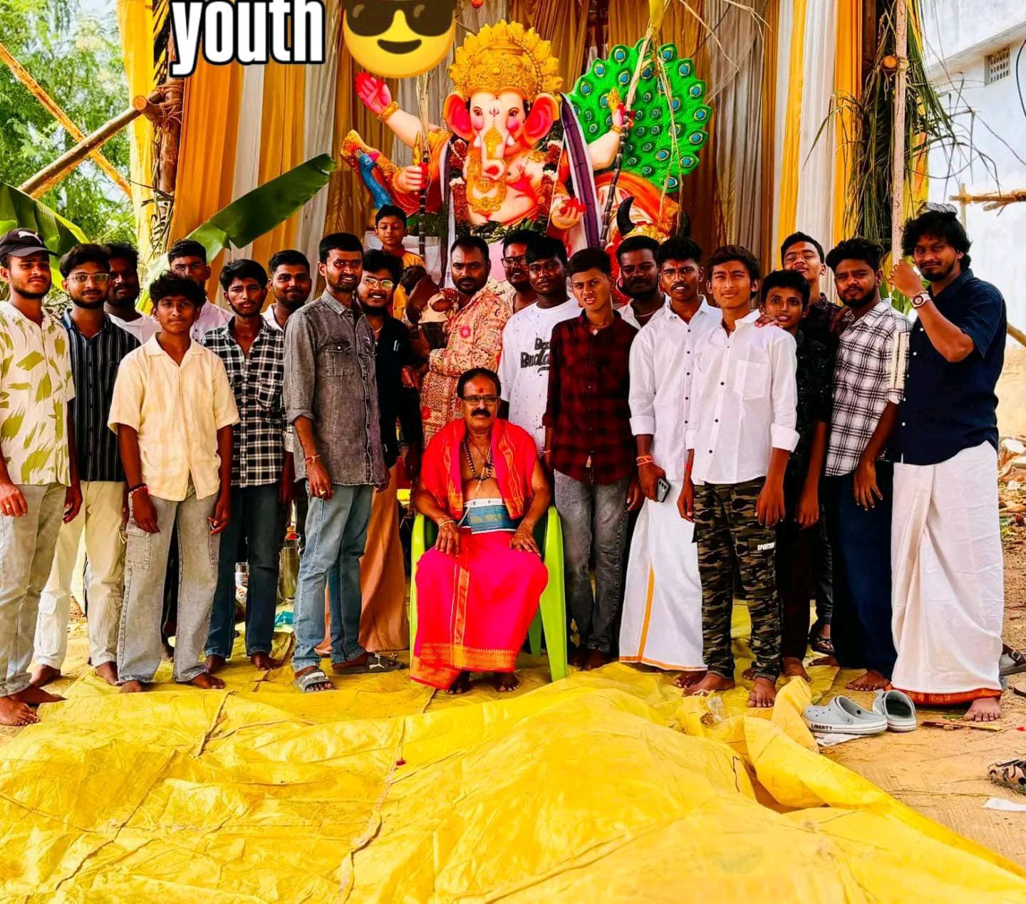 వాడ వాడల మండపాలలో కొలువుదీరిన బొజ్జ గణపయ్యలు