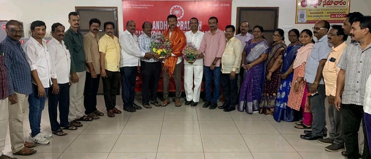 ఉద్యోగస్తుల సమస్యలపై  గళం వినిపిస్తాము ఏ విద్యాసాగర్