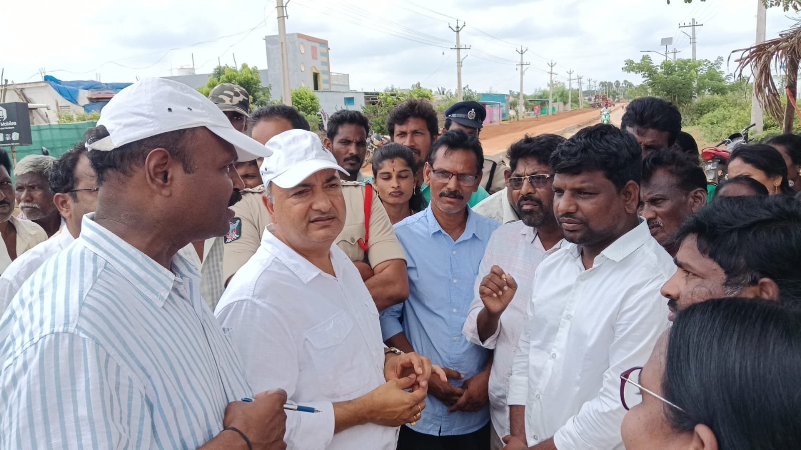 సమస్యల పరిష్కారానికి తోడ్పాటు అందించాలి..!!