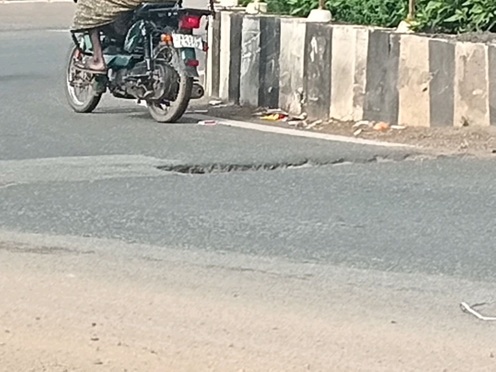 సాక్షి సర్కిల్‌ వద్ద ప్రమాదకర గుంత