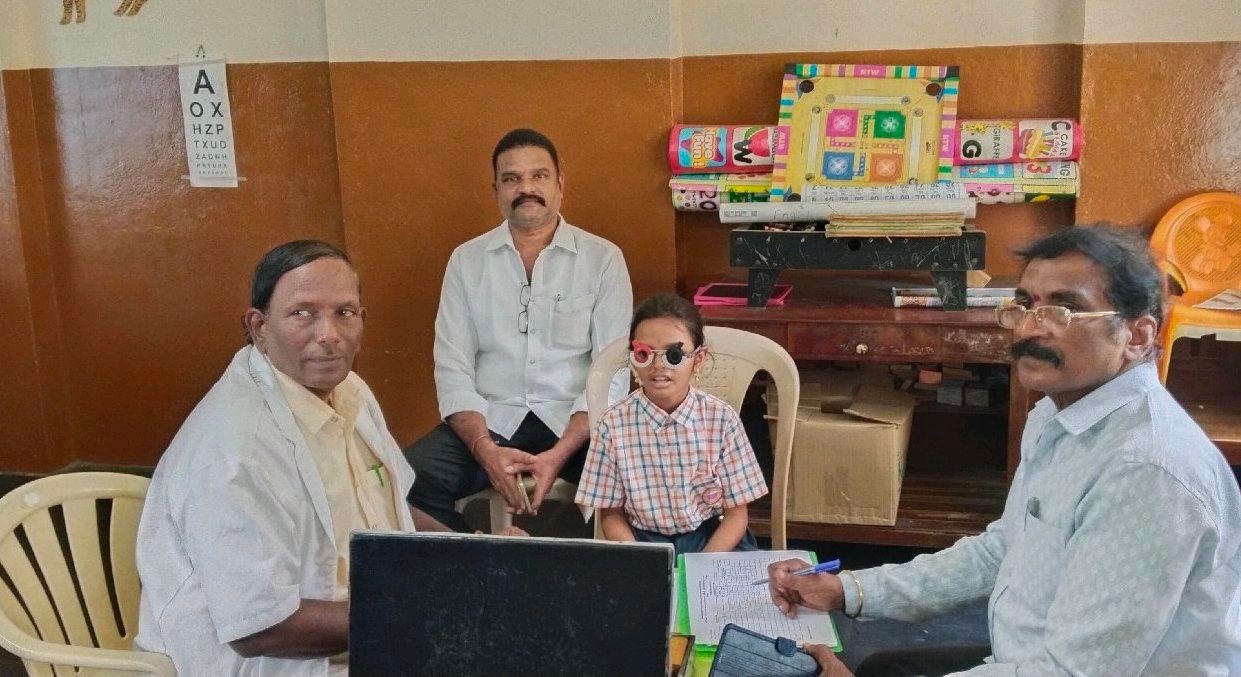 శిశు విద్య మందిర్ పాఠశాలలో విద్యార్థులకు నేత్ర పరీక్షలు