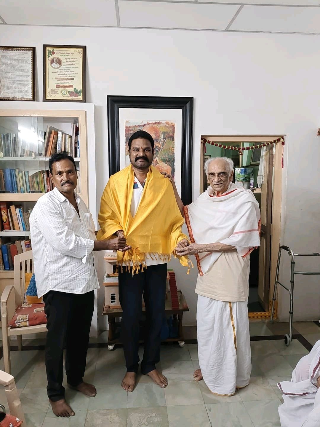 కోలా కు బర్త్ డే విషెస్ తెలిపిన సుబ్బారావు, సత్యనారాయణ