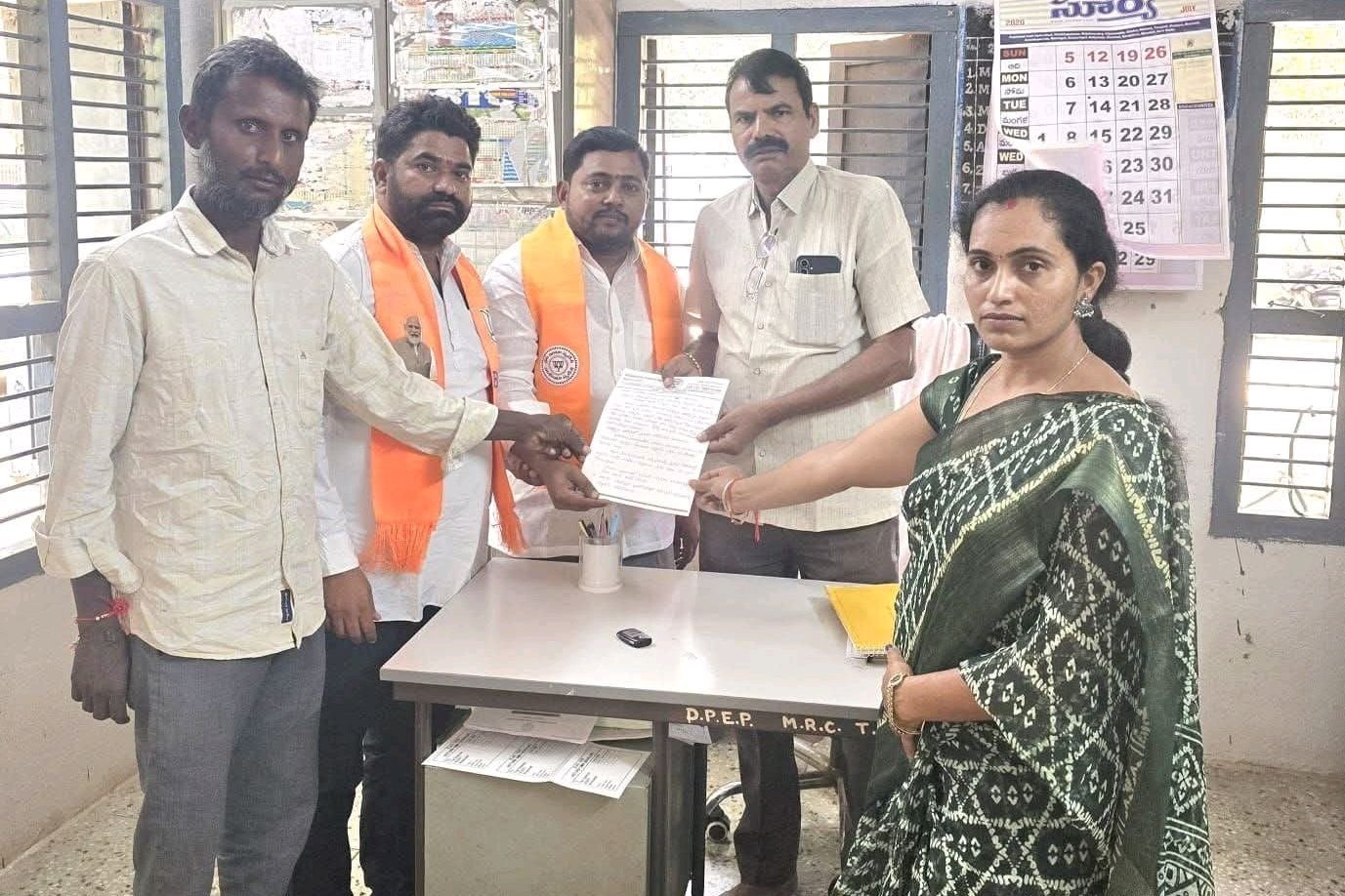పాఠశాలల్లో జంక్‌ఫుడ్ విక్రయాలను నియంత్రించాలి