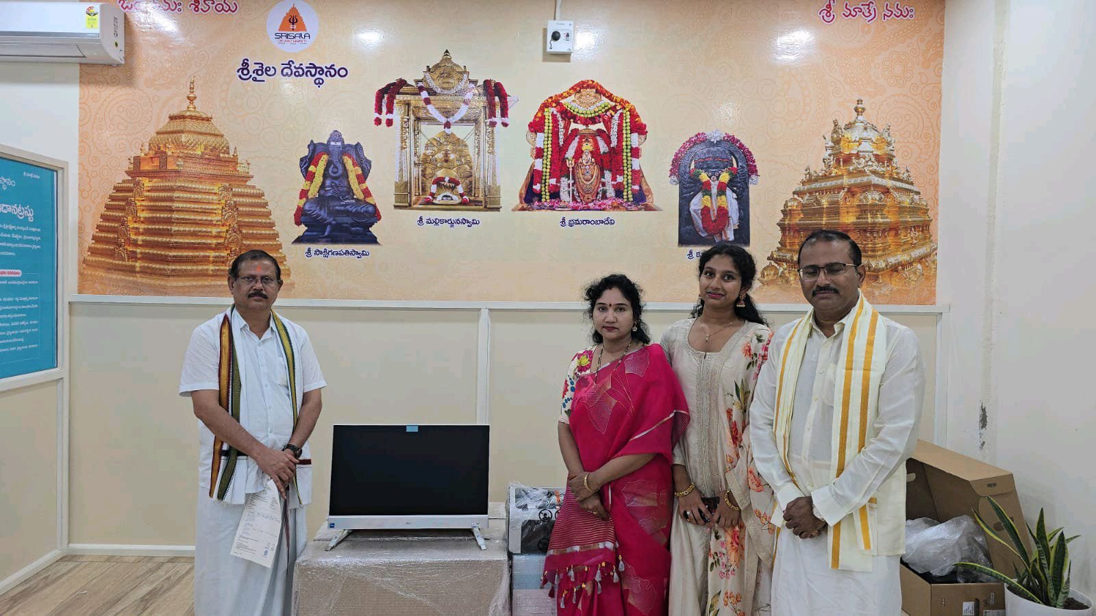శ్రీశైలదేవస్థానానికి కంప్యూటర్లు విరాళం