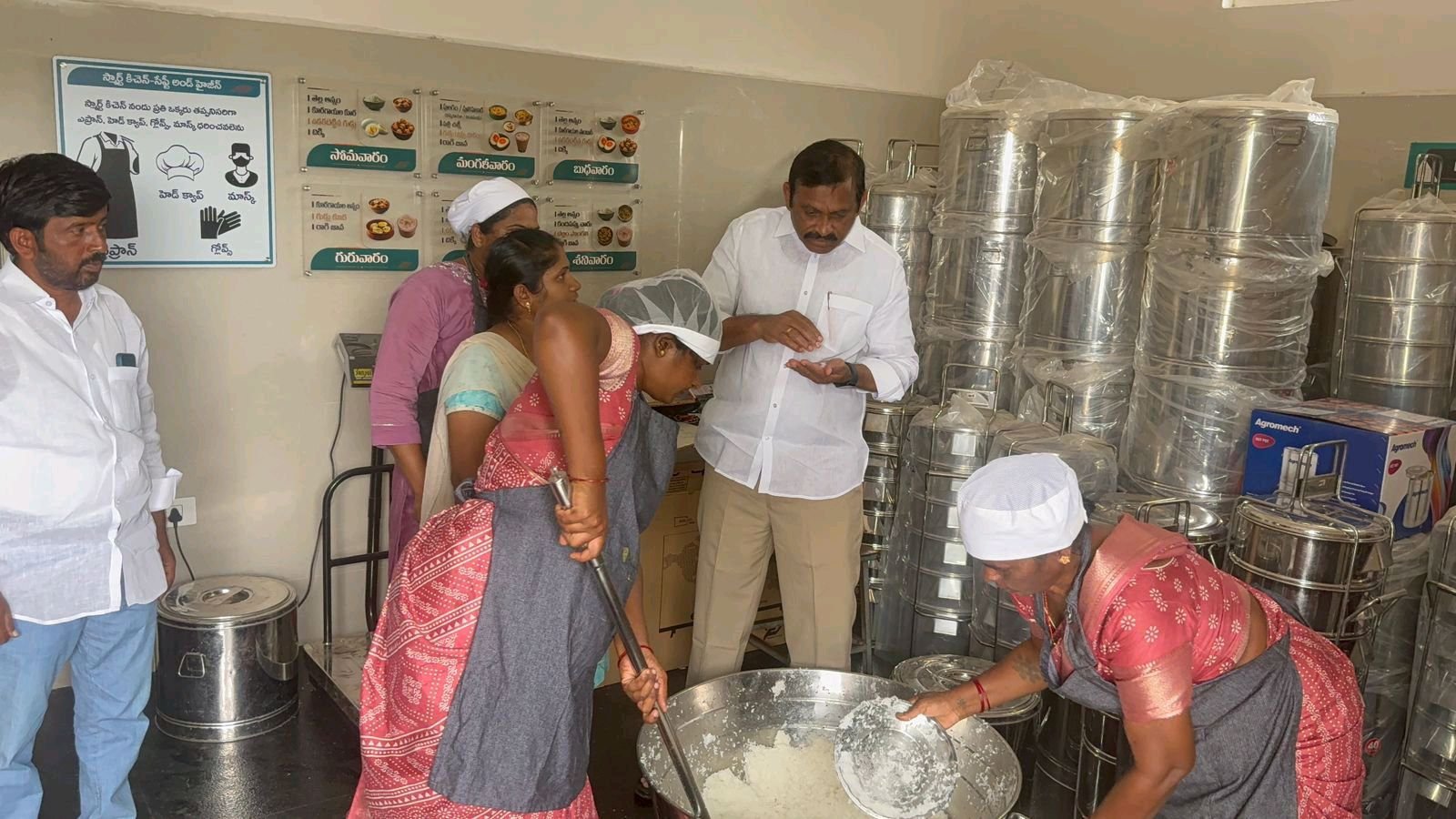 విద్యార్థులకు నాణ్యమైన భోజనం అందేలా చర్యలు చూడాలి MLC