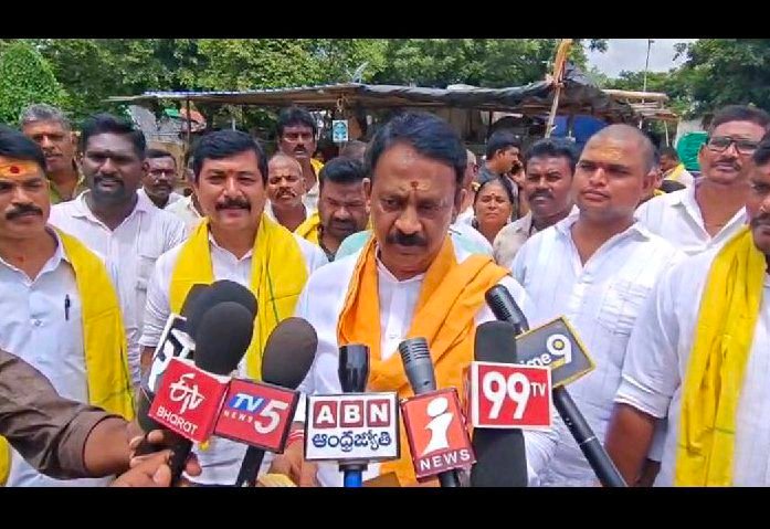 శ్రీశైలంలో ఇంటింటికి కార్యక్రమం మొదలుపెట్టిన ఎమ్మెల్యే