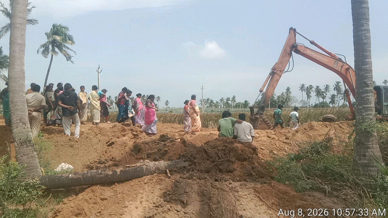 చేపల చెరువు తవ్వకాన్ని అడ్డుకున్న సీతనపల్లి గ్రామస్తులు