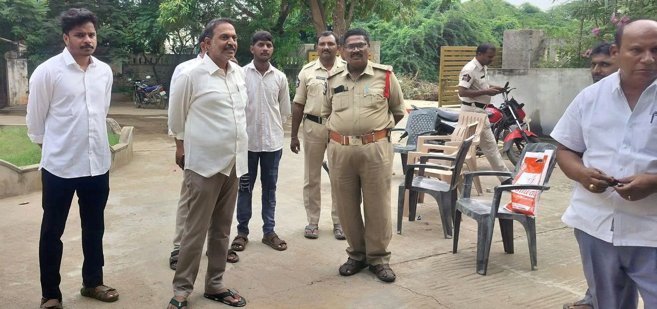 అభ్యర్థుల నామినేషన్ వేయించే బాధ్యత పోలీసులు తీసుకోవాలి
