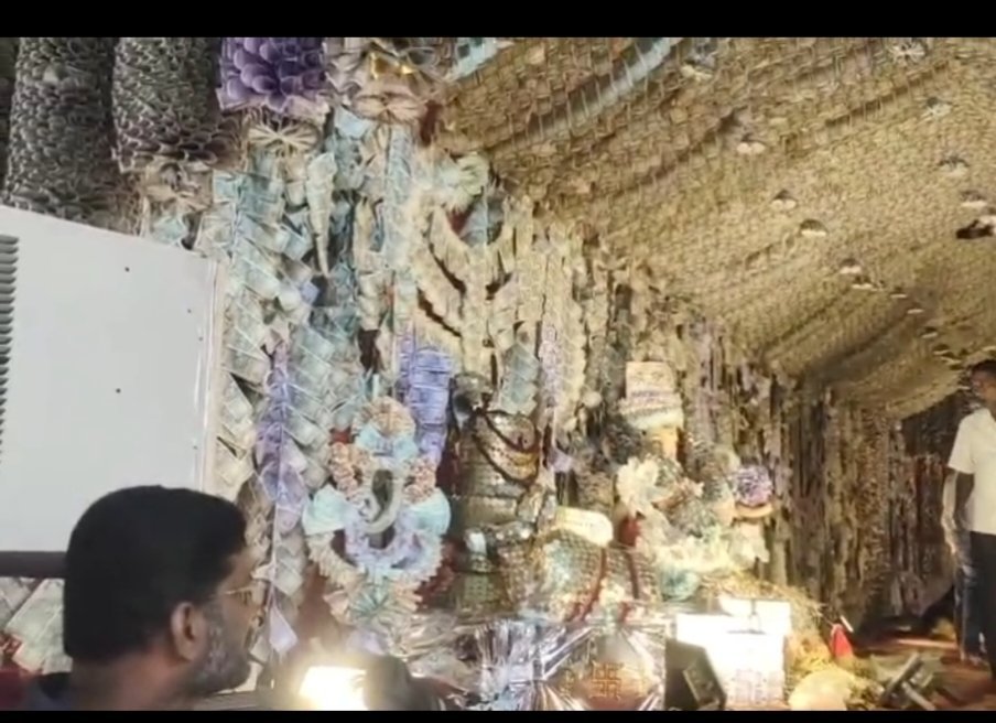 4 కోట్లు కరెన్సీ నోట్లతో గణనాథుడు....