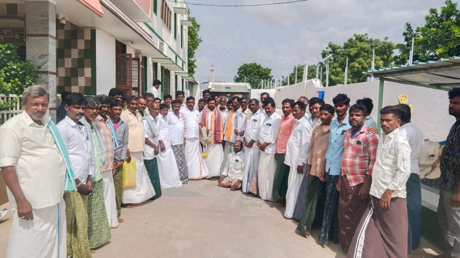 లక్ష్మమ్మ దేవి విగ్రహ ప్రతిష్టకు రూ.1.25 లక్షల విరాళం