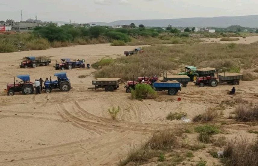 బహుదా నదిపై అక్రమార్కుల కన్నా