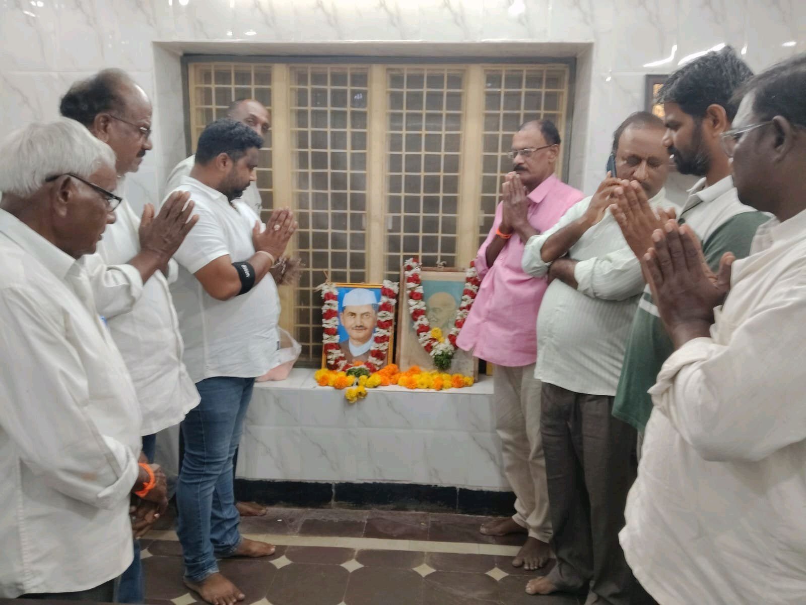 మహాత్మాగాంధీ, లాల్ బహుదూర్ శాస్త్రికి ఘన నివాళులు