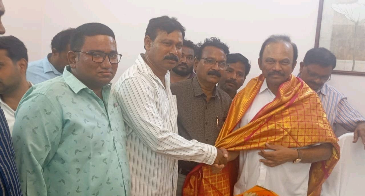 ఎంపీకి జన్మదిన శుభాకాంక్షలు తెలియజేసిన జర్నలిస్టుల సంఘం