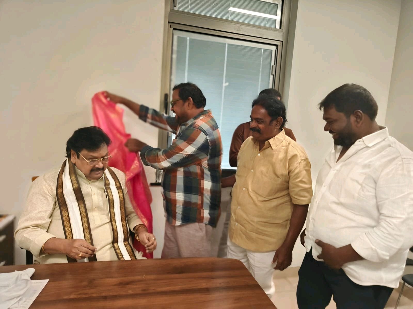 వర్ల రామయ్యకు కంచర్ల సుధాకర్,  అభినందనలు