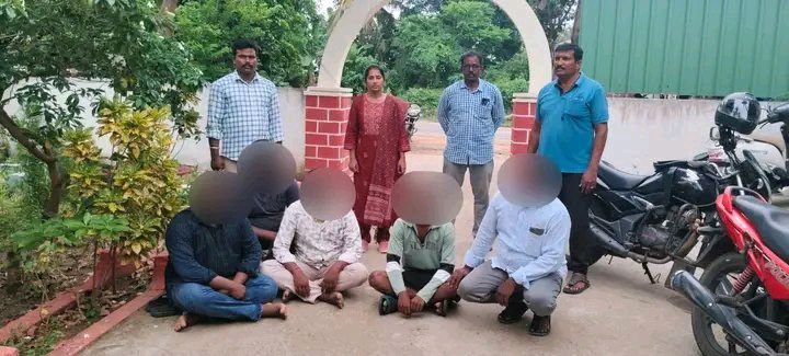 నడుపూర్ పేకాట పై పెడన పోలీస్ అధికారుల మెరుపు దాడి......