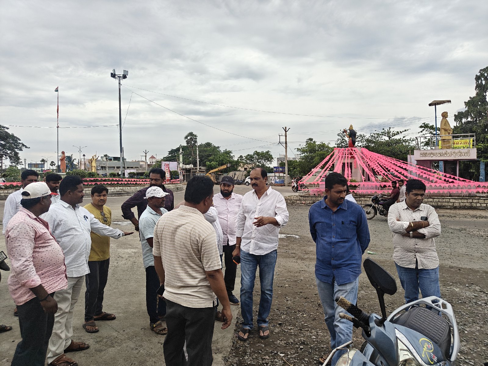 అభివృద్ధి పనులను పరిశీలించిన: జూపల్లి