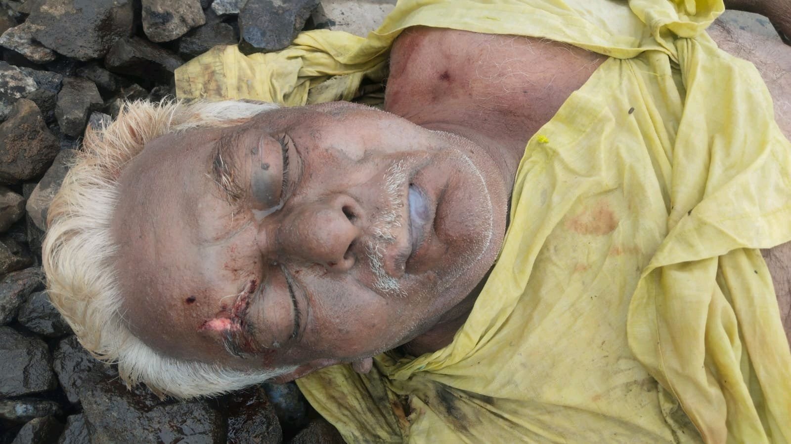 గుర్తుతెలియని వృద్ధుడు రైలు ఢీకొని మృతి..