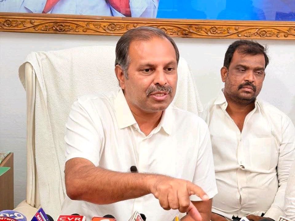 జిల్లా కేంద్రాన్ని తిరిగి ఇవ్వాలి..మాజీ MLA గడికోట