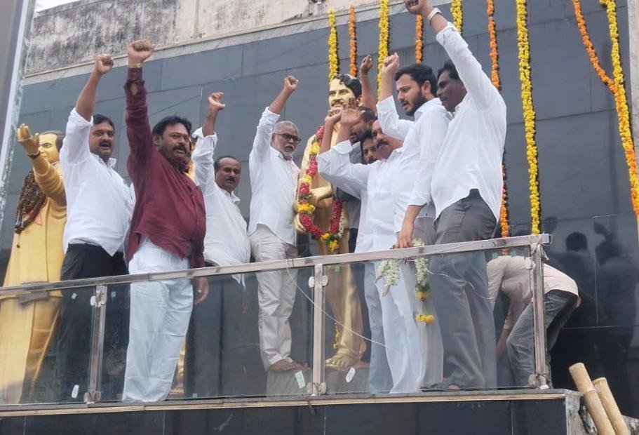 ఘనంగా వంగవీటి మోహనరంగా జయంతి వేడుకలు...