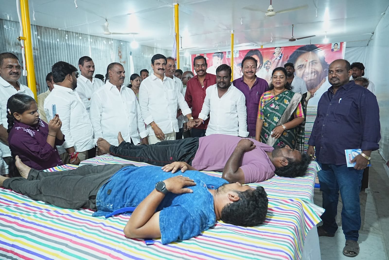 రక్తదానంతో ప్రాణాన్ని నిలబెట్టండి.... ఎమ్మెల్యే