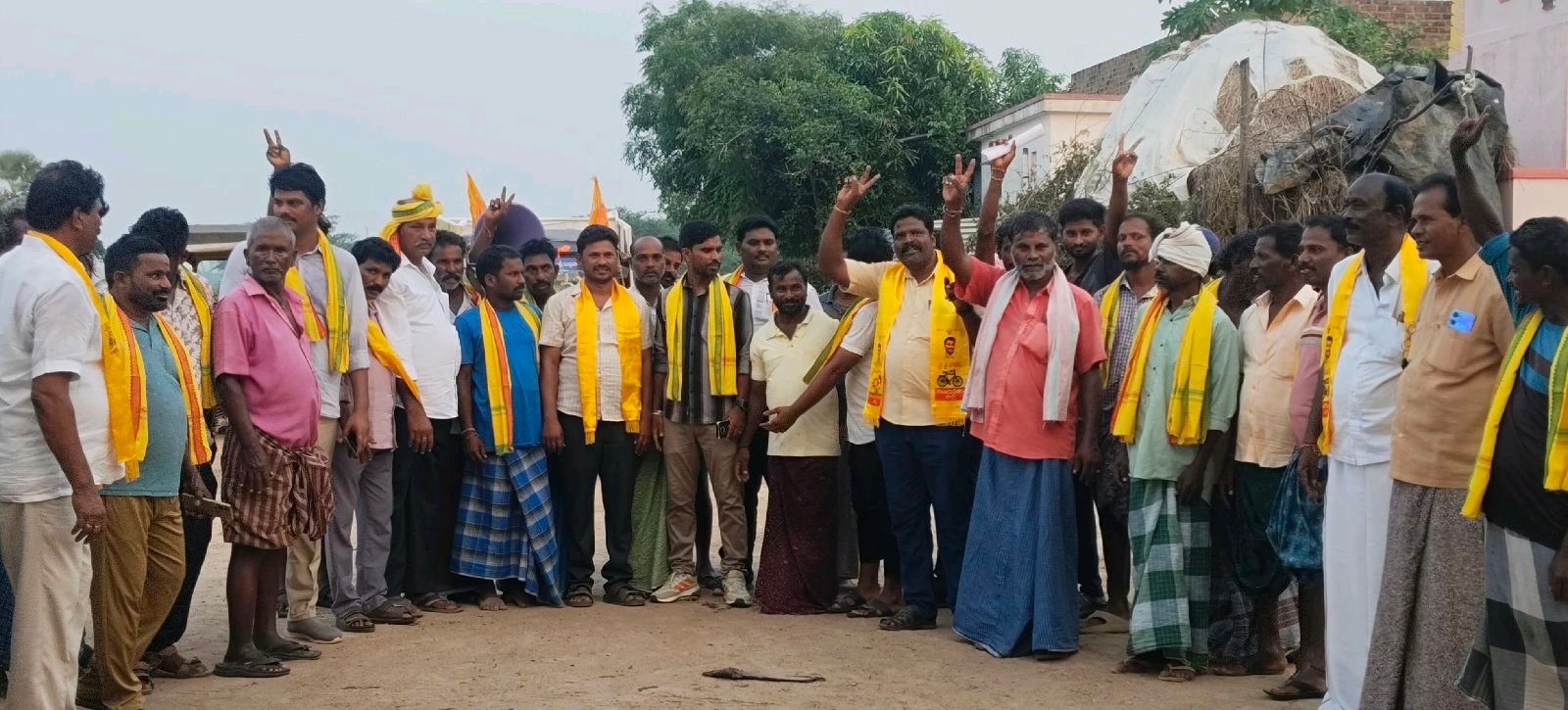 కోగిలి పంచాయతీలో జనసందోహం మధ్య  ఎన్నికల ప్రచారం.