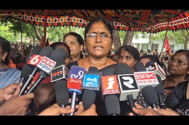 అంగన్వాడీల ధర్నా.. జీతాల పెంపు కోరుతూ నిరసన
