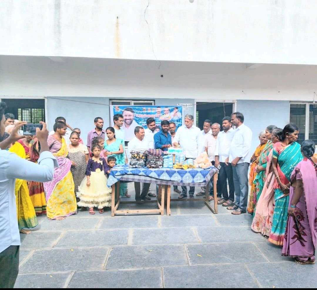 ముందస్తుగా MP అవినాష్ రెడ్డి గారి జన్మదిన వేడుకలు