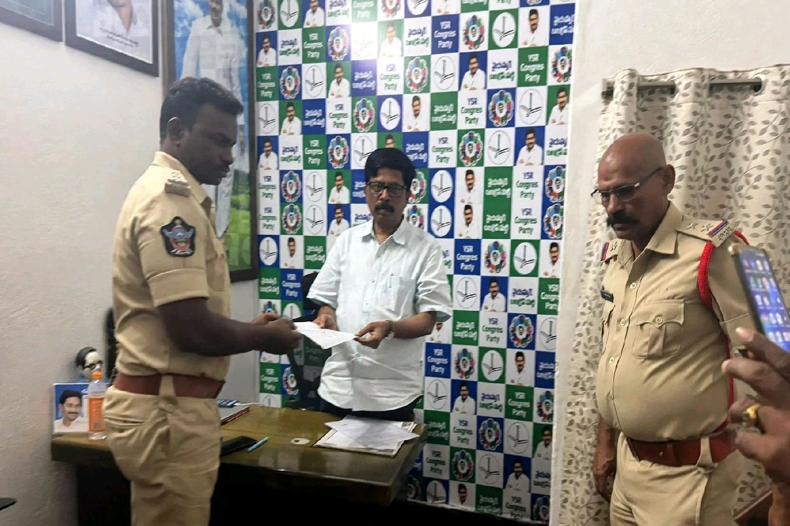 మాజీ ఎమ్మెల్యే కిలివేటి సంజీవయ్య హౌస్ అరెస్ట్