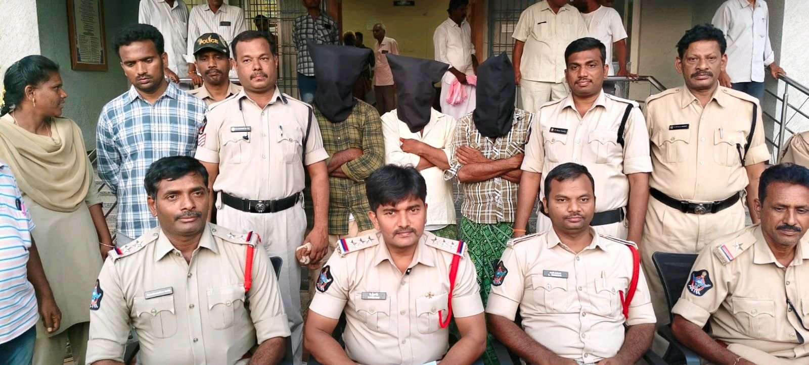 మోటార్ సైకిళ్ళు గుడి దొంగతనాలు చేసే దొంగలు అరెస్ట్