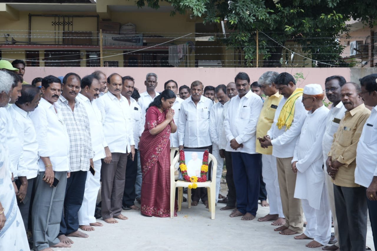 గాంధీజీ ఆశయాలే సమాజానికి మార్గదర్శం... ఎమ్మెల్యే