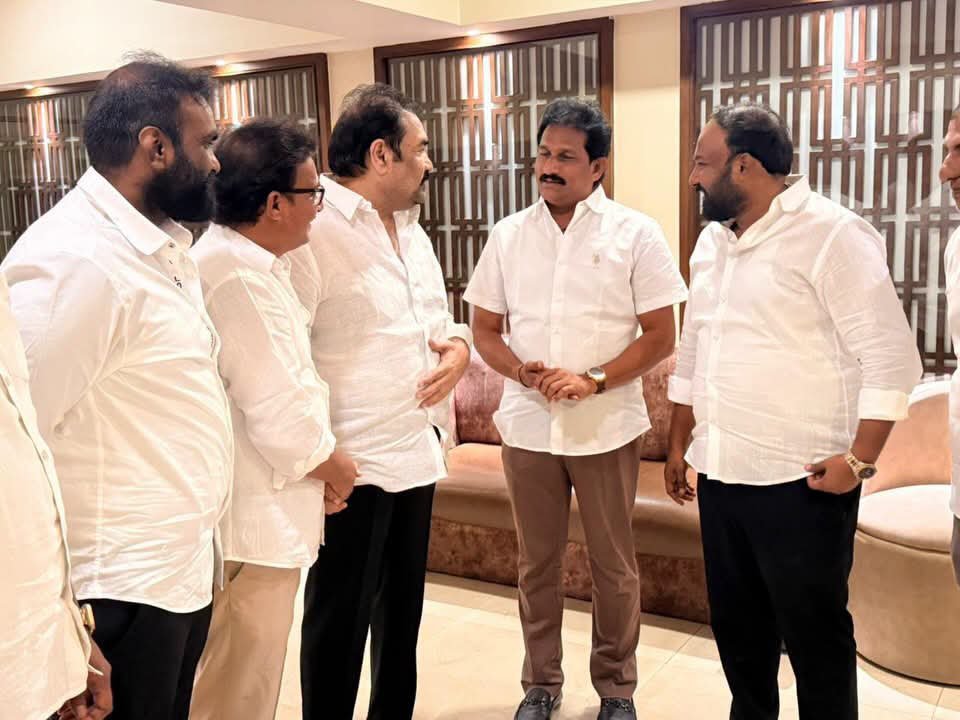 జనసేన నెల్లూరుఅబ్జర్వర్ తో కలిసిన రూరల్ ఎమ్మెల్యే