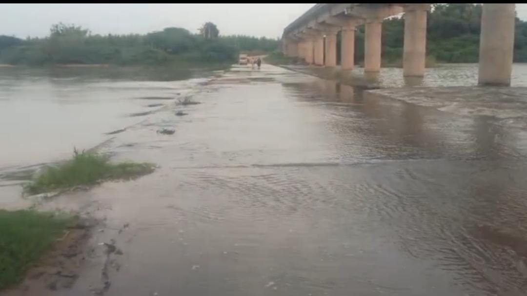 వైరా కట్టలేరుకు పోటెత్తిన వరద....