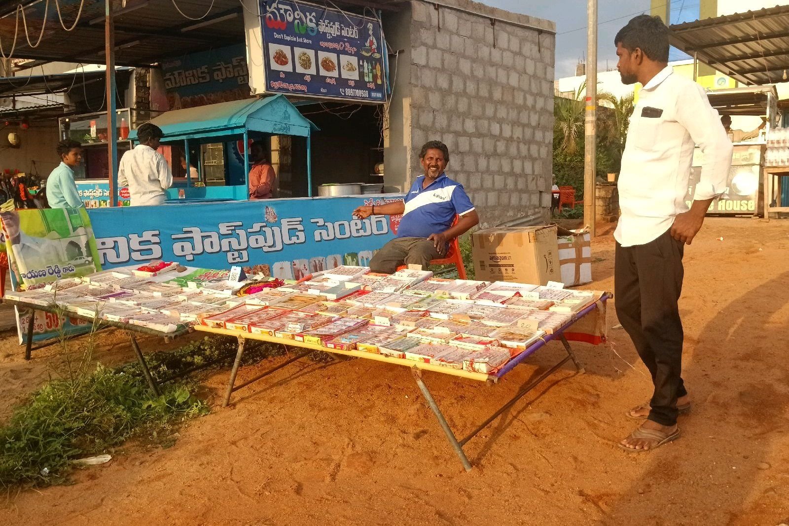 రాఖీ పండుగ వేళా వ్యాపారాలు లేక చిరు వ్యాపారుల అవస్థలు